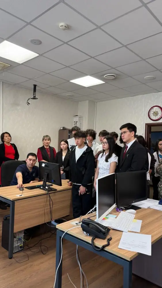 «Закон и порядок»: День открытых дверей провели для школьников в столичной прокуратуре (5)