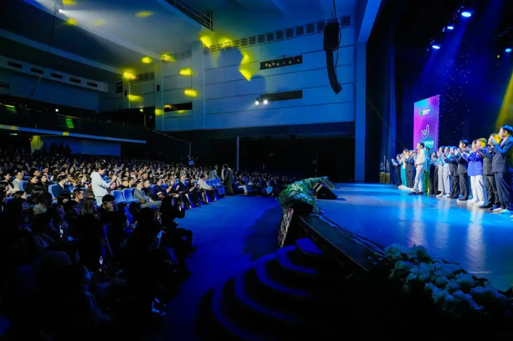 Кисти молодежи: участники «Жайдарман» рисуют будущее Казахстана через новую Конституцию {city2}