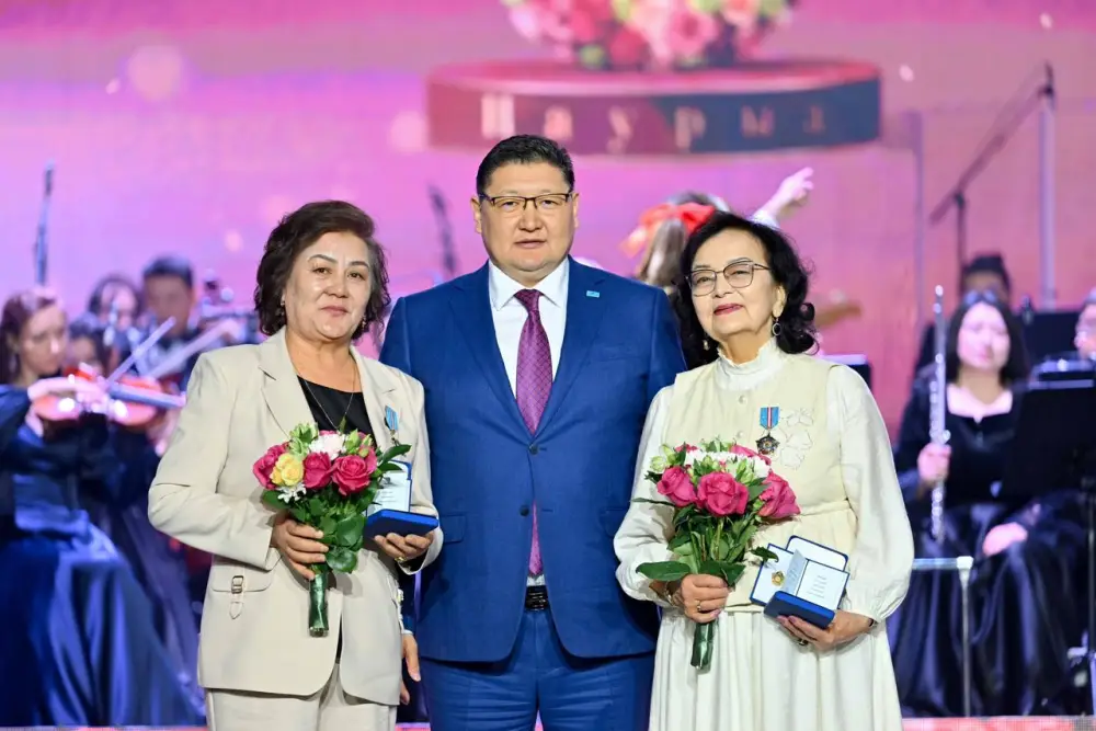 В Семее состоялось торжественное мероприятие, посвященное 8 Марта (9)