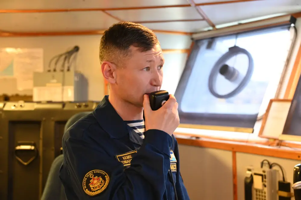 В Актау экипажи кораблей Военно-морских сил сдали курсовую задачу К-1 (2)