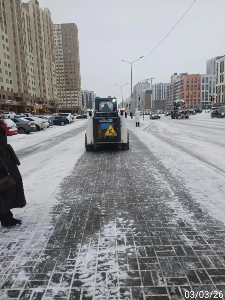 Снегопад в Астане: последствия для дорожной безопасности и работа коммунальных служб {city2}