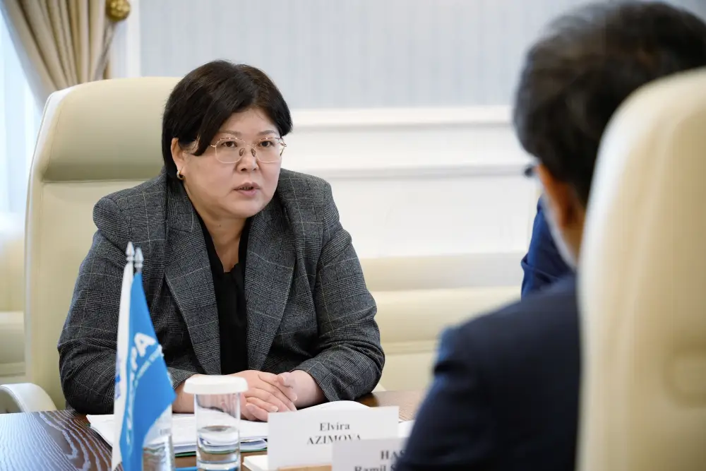 Конституционный Суд посетили международные наблюдатели за референдумом по новой Конституции (7)