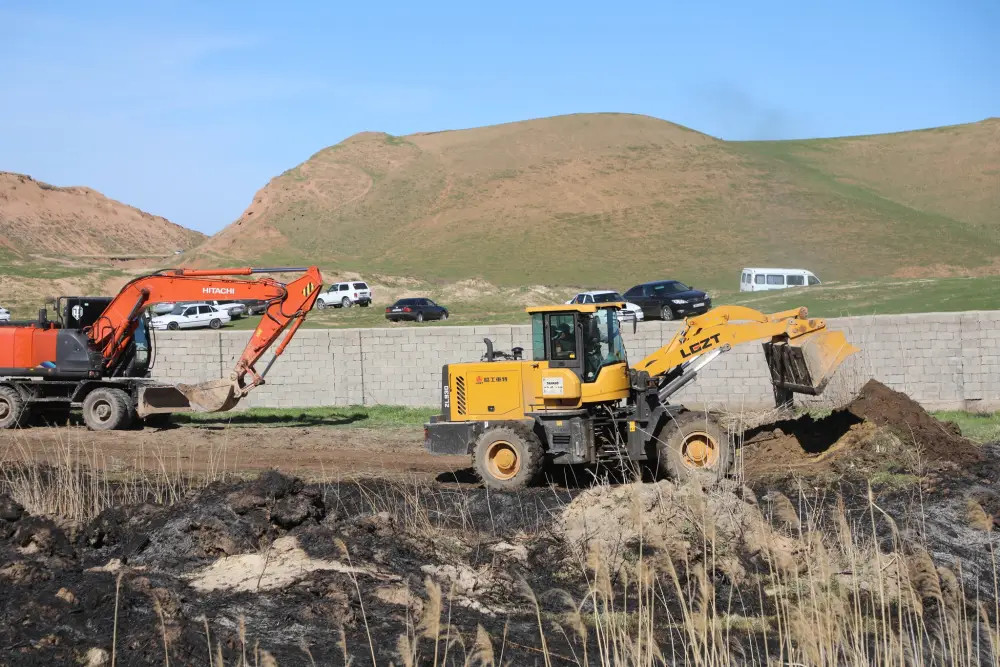 ТУРКЕСТАН: В САРЫАГАШЕ В РАМКАХ ЭКОЛОГИЧЕСКОЙ АКЦИИ «МӨЛДІР БҰЛАҚ» ОЧИЩЕНО 15 КИЛОМЕТРОВ КАНАЛОВ И АРЫКОВ (4)