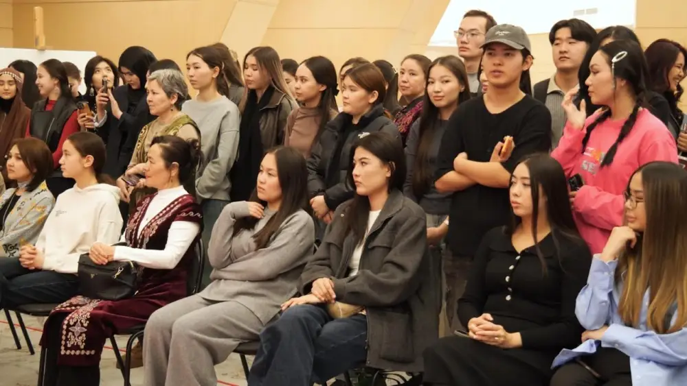 От орнамента к тренду: в столице показали современные образцы казахской одежды (7)