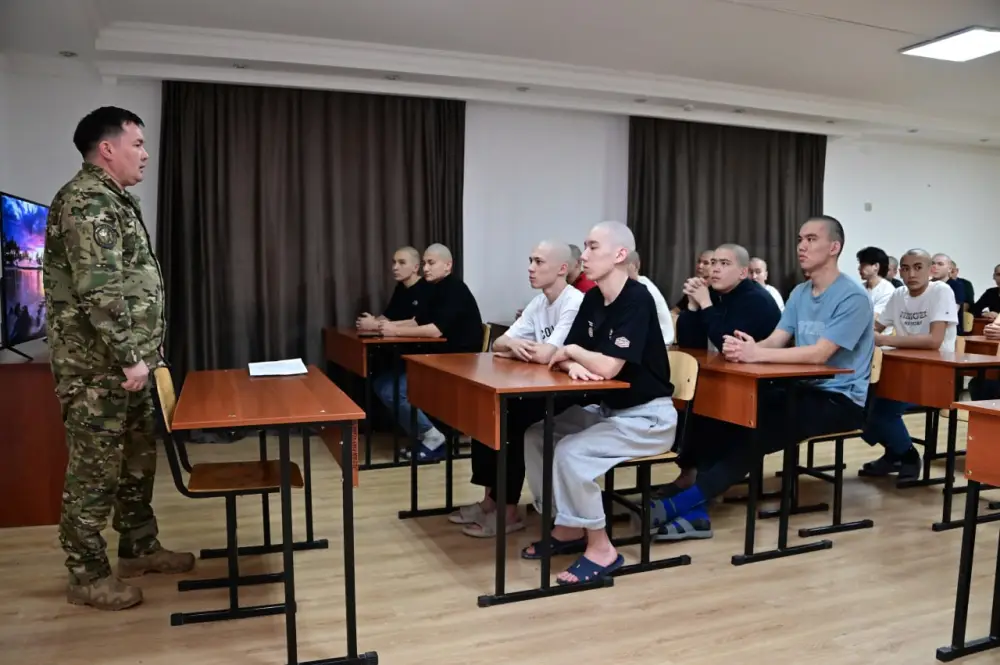 Весенний призыв в Казахстане: более 21 тысячи молодых граждан пополнят ряды армии {city2}