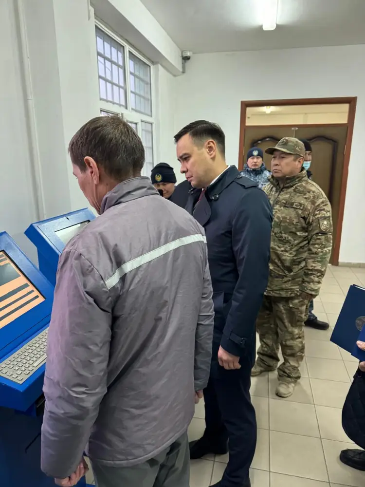 Артур Ластаев подчеркивает важность прав человека во время визита в исправительное учреждение в Казахстане {city2}