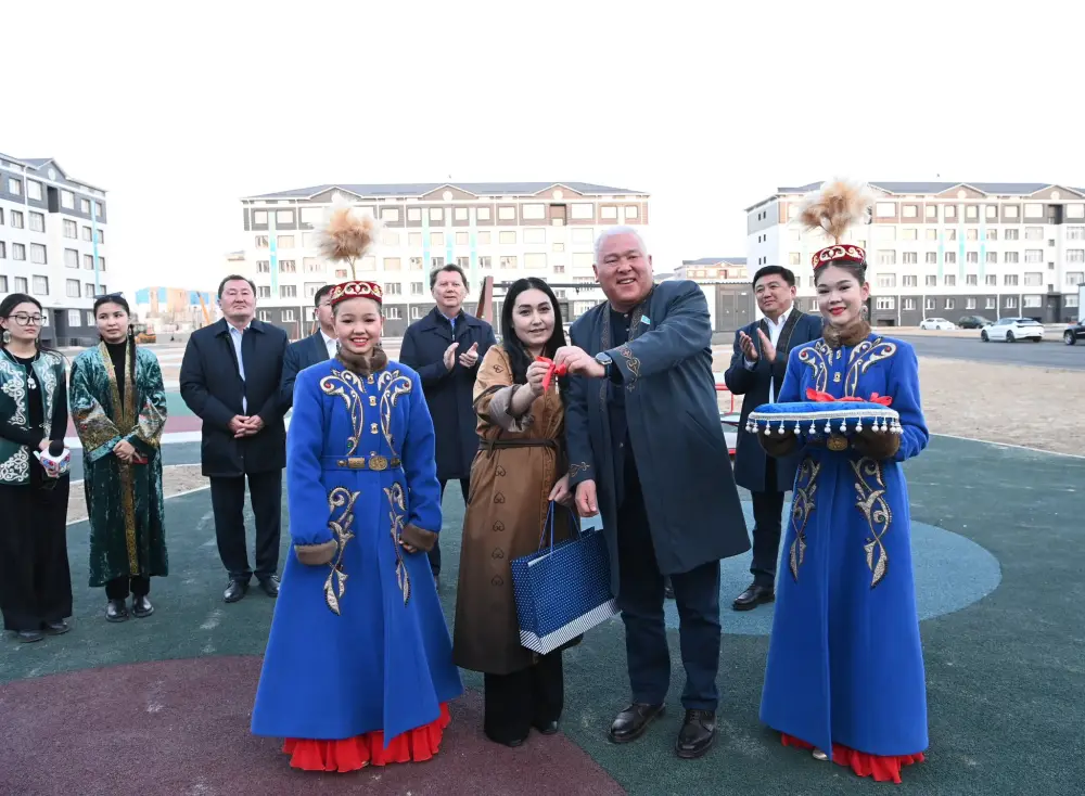 Депутаты поздравили жителей с новосельем (2)