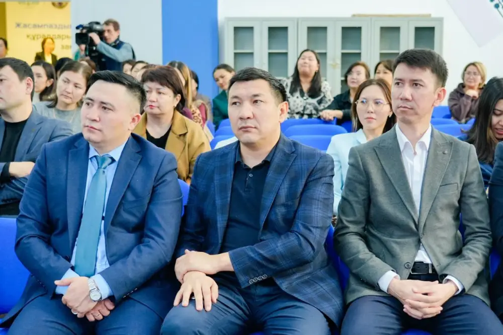 В столичной школе презентовали новую модель образования, основанную на STEAM и ИИ (9)