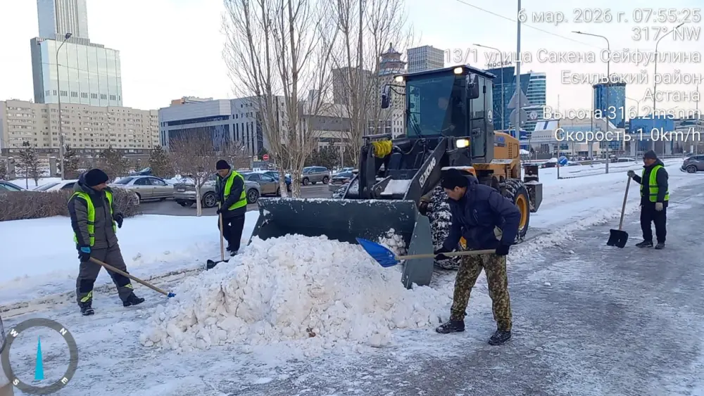 Более 3 тысяч дорожных рабочих задействовано в снегоуборочных работах в Астане (7)