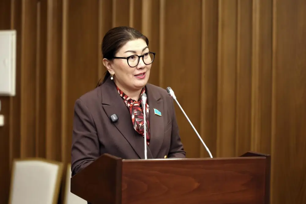 Сотрудникам Министерства просвещения разъяснили положения проекта новой Конституции (2)