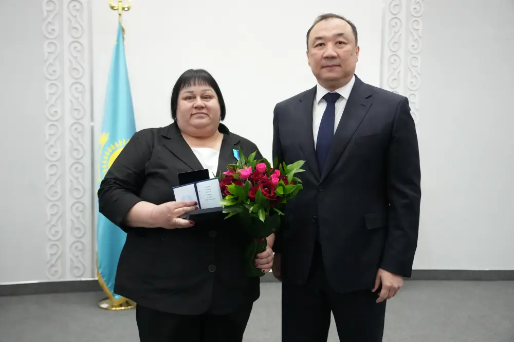 Начальник ДЭУ-73 филиала ТОО «ҚАЖсервис» награждена государственной наградой — медалью «Ерен еңбегі үшін» {city2}