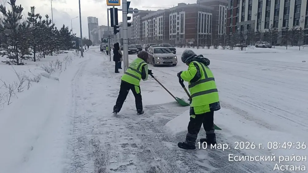 Астана сталкивается с мощным снегопадом: более 1700 единиц спецтехники и 3000 рабочих задействованы в уборке {city2}