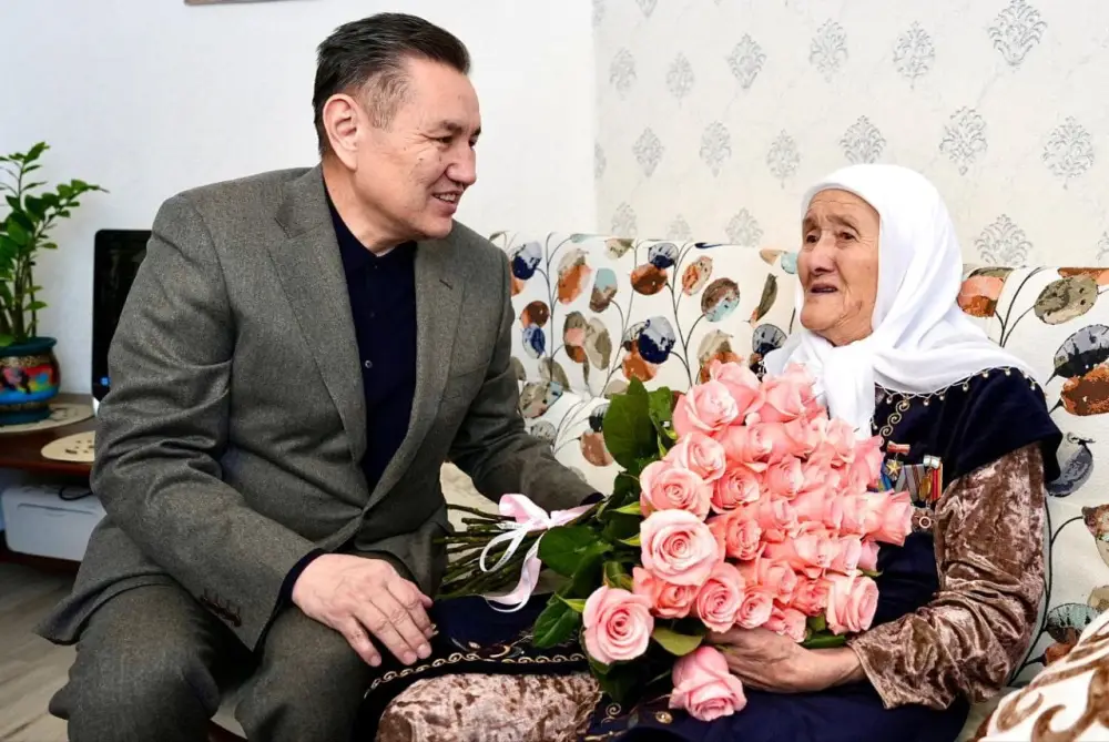 Аким ВКО поздравил с 8 Марта женщин-ветеранов (6)