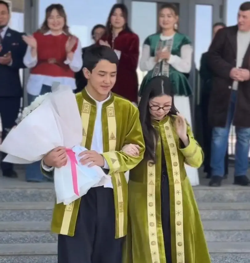 Символика любви и гражданской ответственности: предложение в Узынагаше после референдума {city2}