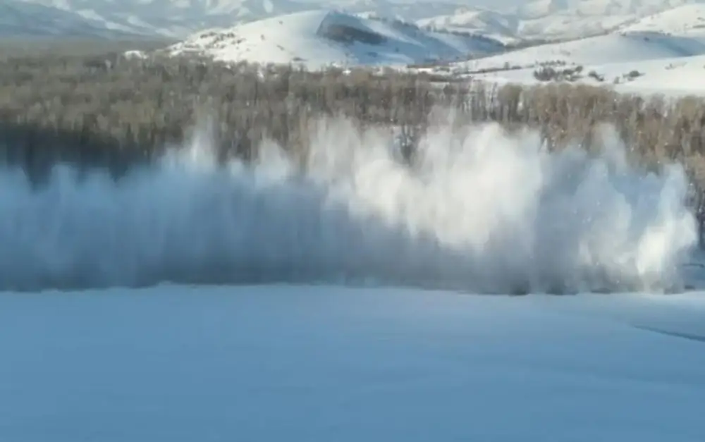 Восточный Казахстан: Взрывные работы на реках для предотвращения паводков {city2}