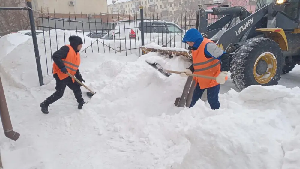 Десятки тысяч кубометров снега вывезли из столицы прошлой ночью (4)