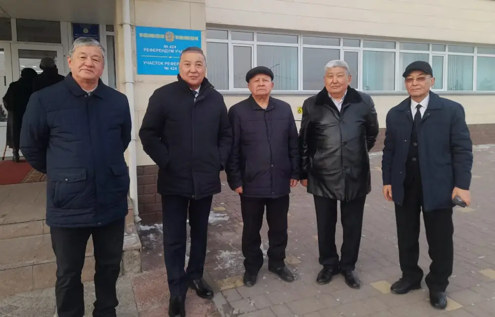 Аксакалы на голосовании в Каскелене {city2}