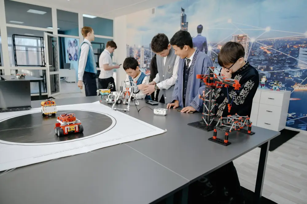 Открытие 11 IT-центров в области: новые перспективы для молодежи и развитие цифровой инфраструктуры {city2}