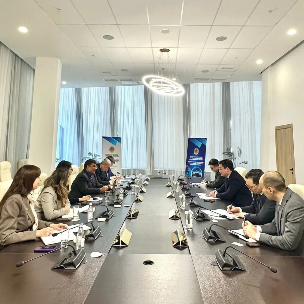 Глава АСПиР Асет Иргалиев провел встречу со Всемирным банком по стратегическому развитию транспортного сектора Казахстана {city2}