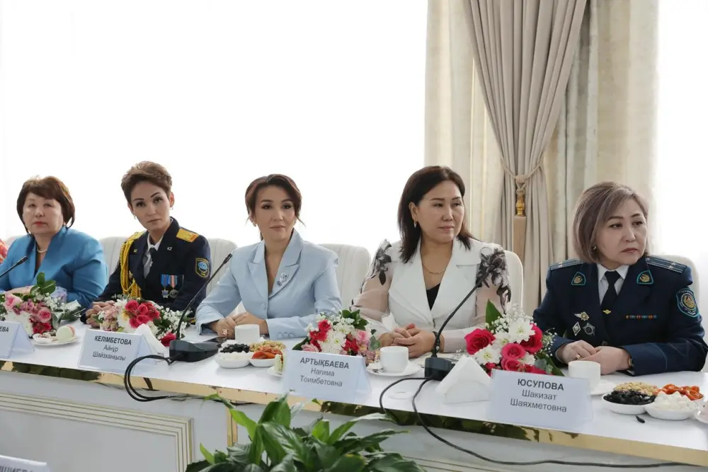 Ербол Карашукеев встретился с женщинами региона перед 8 Марта {city2}