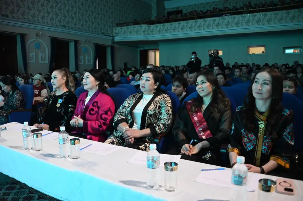 В области Абай женщины-военнослужащие победили в конкурсе «Көктем аруы – 2026» (2)