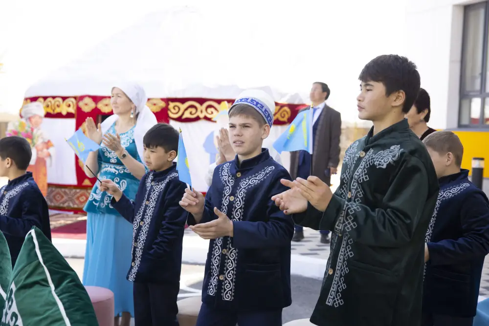 Марат Султангазиев поздравил детей с Наурызом и организовал праздничное мероприятие в Конаеве {city2}