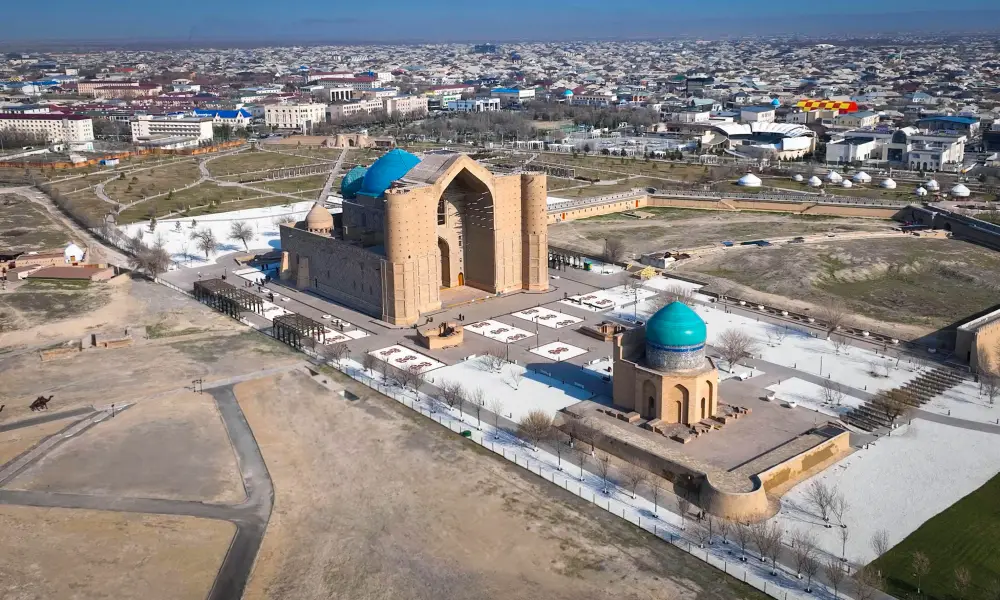 Президент посетил мавзолей Ходжи Ахмеда Яссауи (4)