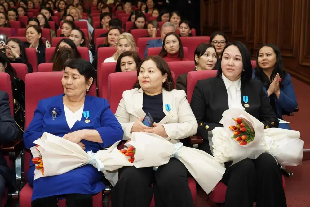 8 марта – праздник весны! {city2}