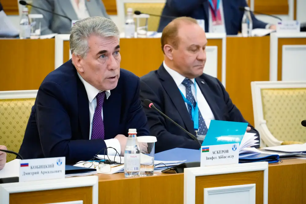 Конституционный Суд посетили международные наблюдатели за референдумом по новой Конституции (2)