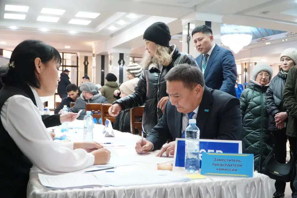 Аким Акмолинской области Марат Ахметжанов призвал жителей к активному участию в референдуме {city2}