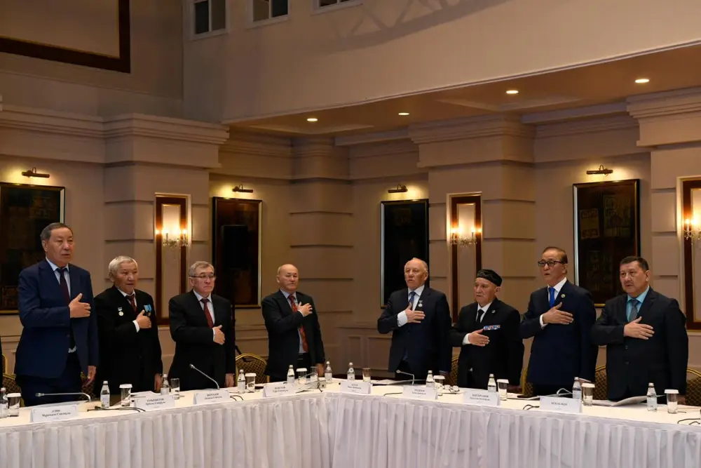 В столице ветераны обсудили проект новой Конституции {city2}