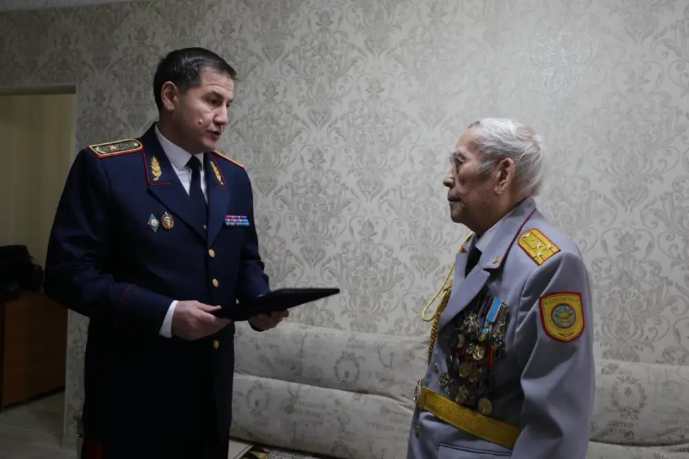 ”Спасибо за службу”: в ДП Актюбинской области чествовали представителей рабочих профессий и ветеранов {city2}