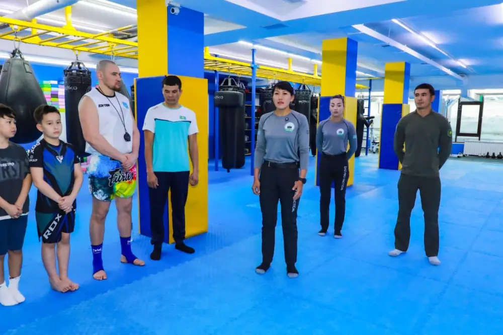 «Закон и порядок»: столичные полицейские - победители международных соревнований поделились опытом с юными спортсменами (4)