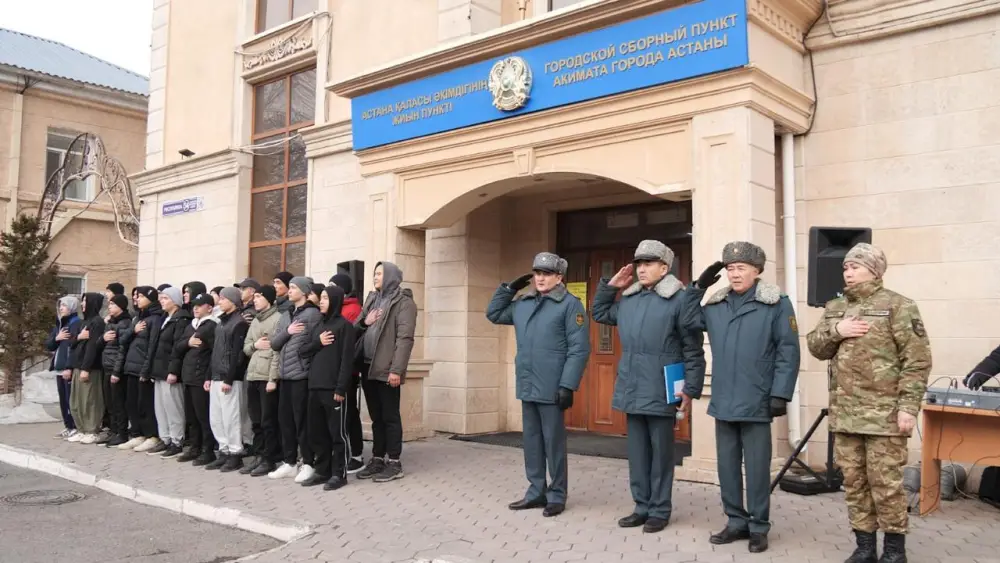 В Астане торжественно проводили первых новобранцев весеннего призыва на службу в армию (7)