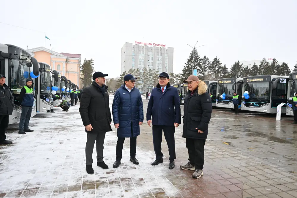 В Семее представлены 32 новых автобуса для общественного транспорта {city2}