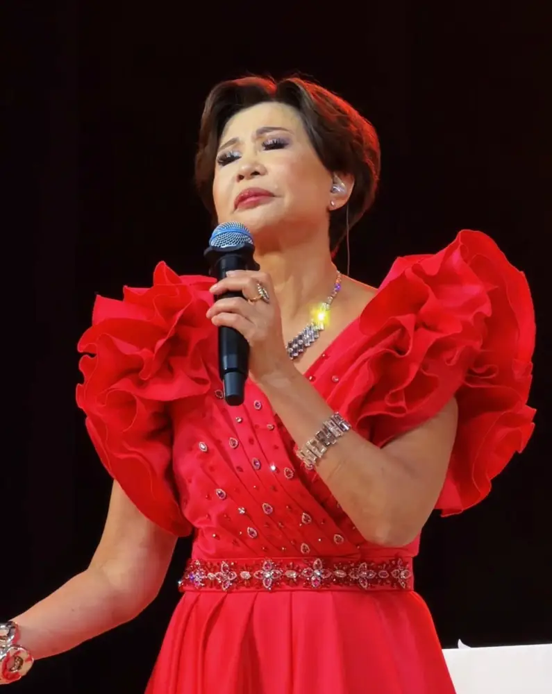 Актюбинцы выразили уважение, встав во время исполнения песни «Әлия» {city2}