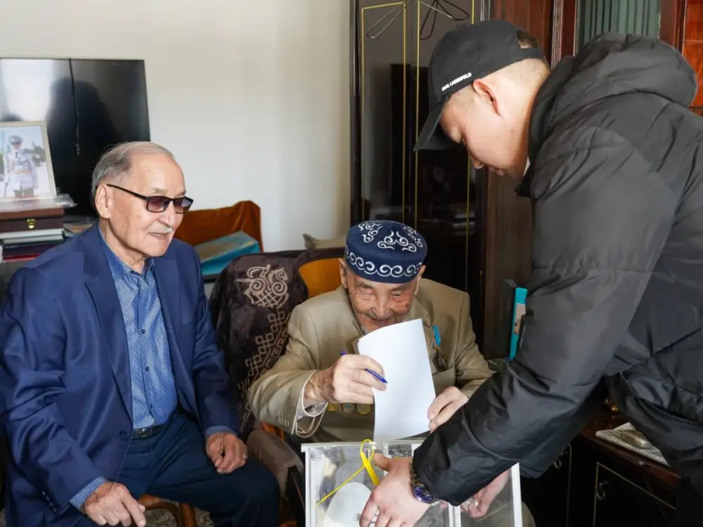 Голос 102-летнего ветерана Курмата Рахимова: символ значимости гражданского участия для будущих поколений {city2}