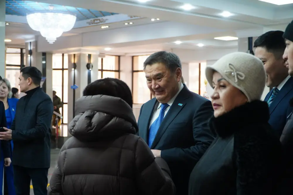 Аким Акмолинской области Марат Ахметжанов принял участие в республиканском референдуме (2)