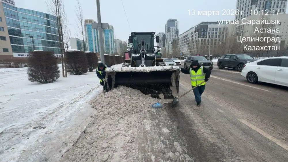 Более 1 800 единиц спецтехники задействовано в снегоуборочных работах в Астане (2)