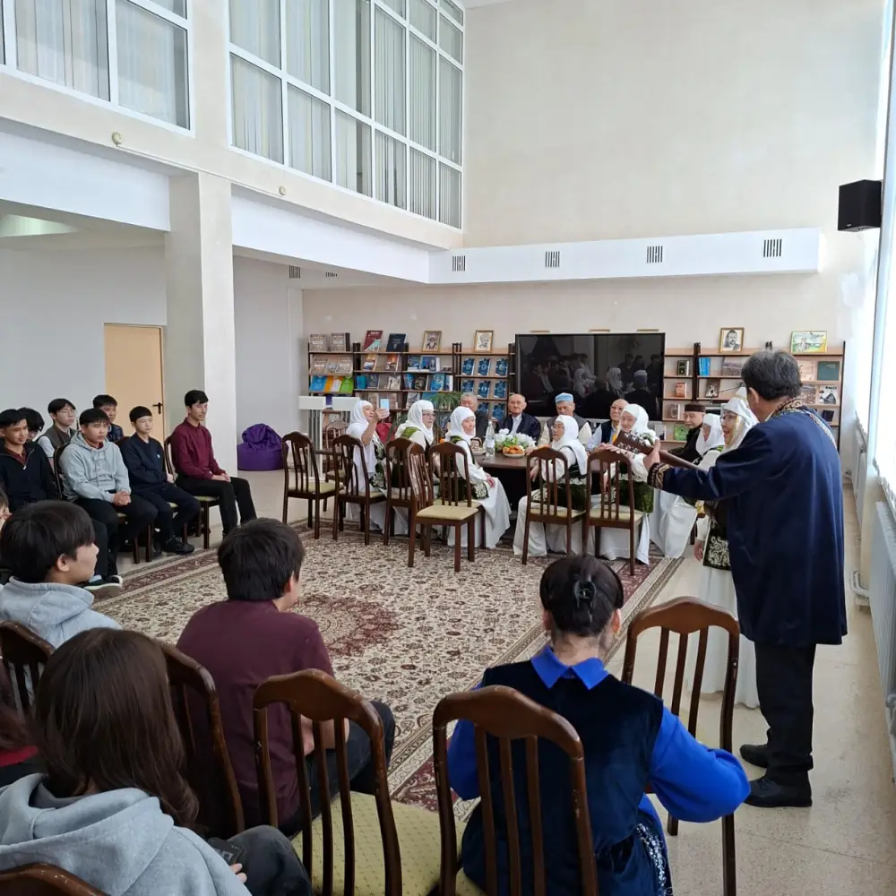 День Шанырака: столичные пенсионеры рассказали студентам о национальных традициях и дали свое благословение (5)