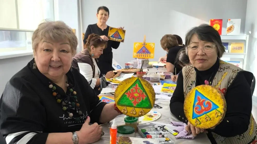 Ethno-Art Workshop: Karaganda Library Hosts Acrylic Painting Masterclass on Traditional Tumar {city2}