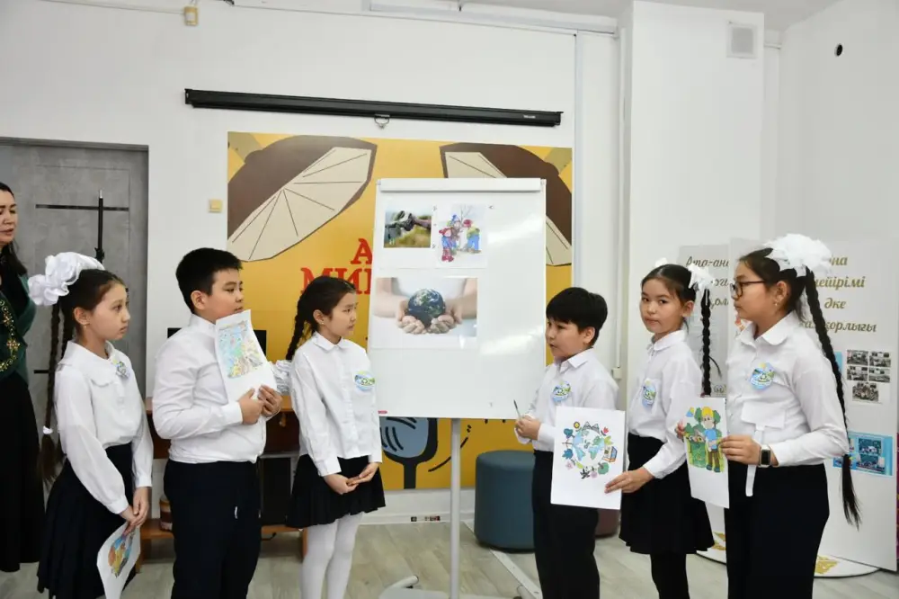 В Актобе состоялся интеллектуальный конкурс «Quiz» с участием 150 учащихся и учителей {city2}