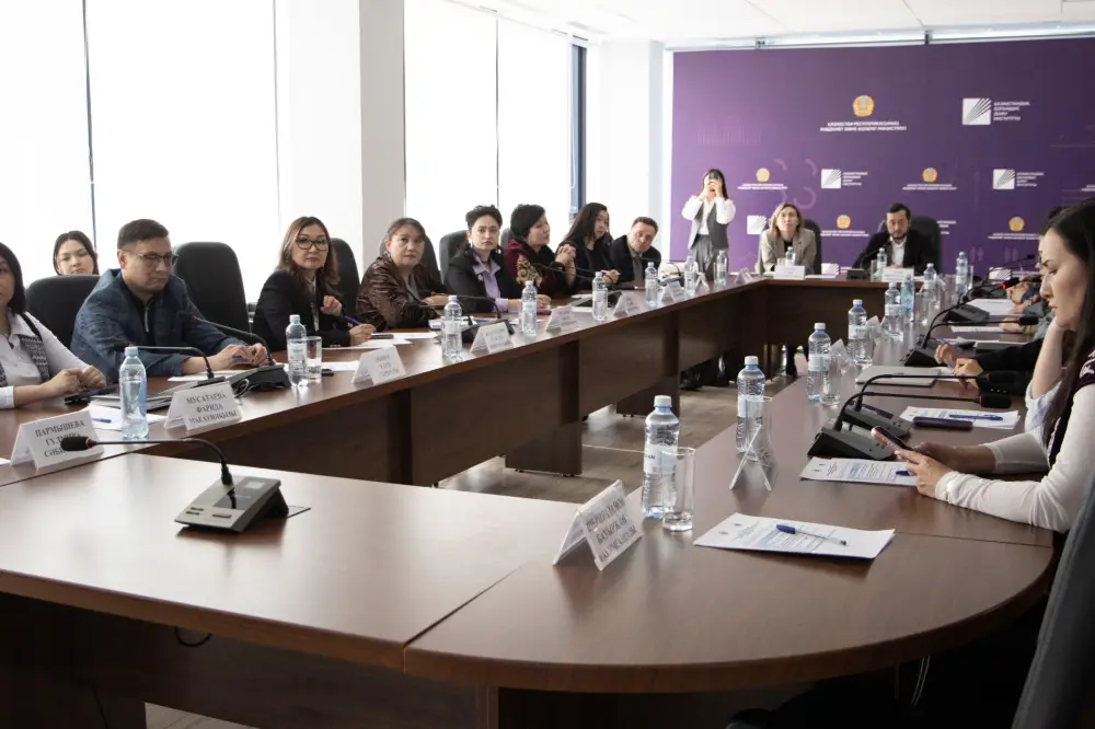 Эксперты обсудили роль Конституции в обеспечении межэтнической стабильности (4)