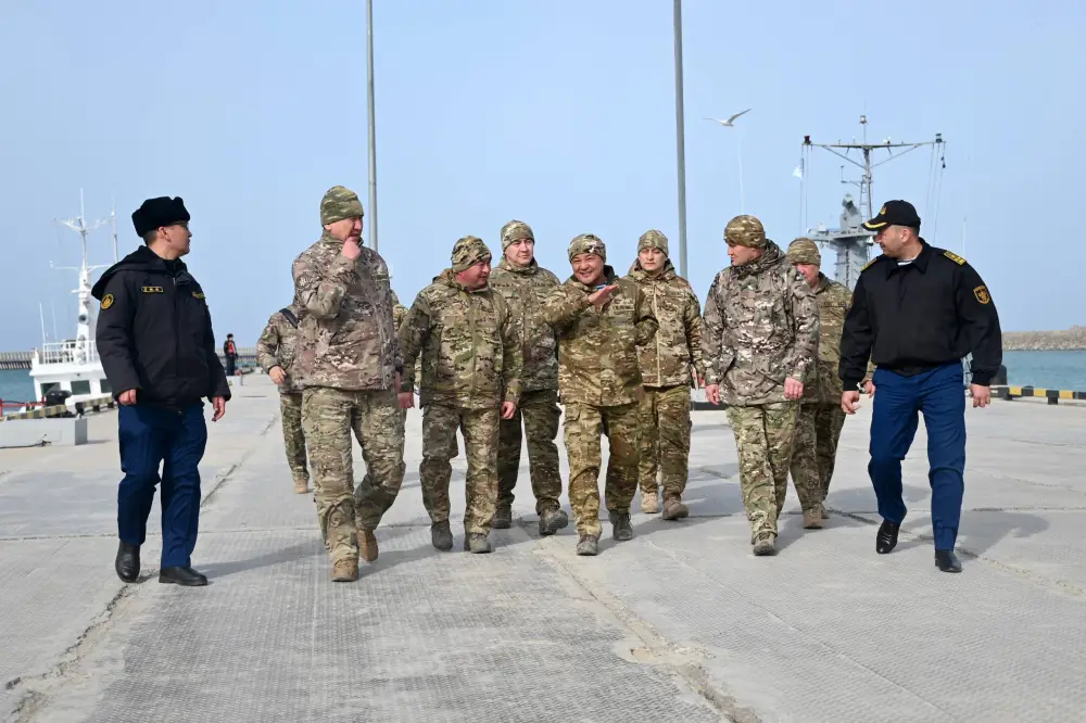 Начальник Генерального штаба проверил боеготовность кораблей Военно-морских сил (9)