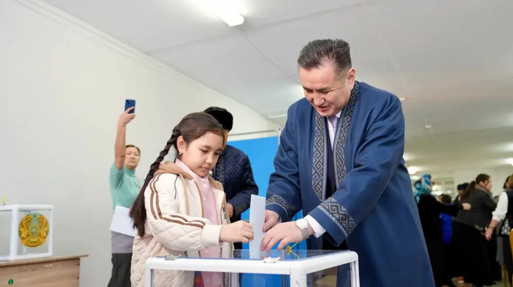 Аким ВКО сделал свой выбор на референдуме (9)