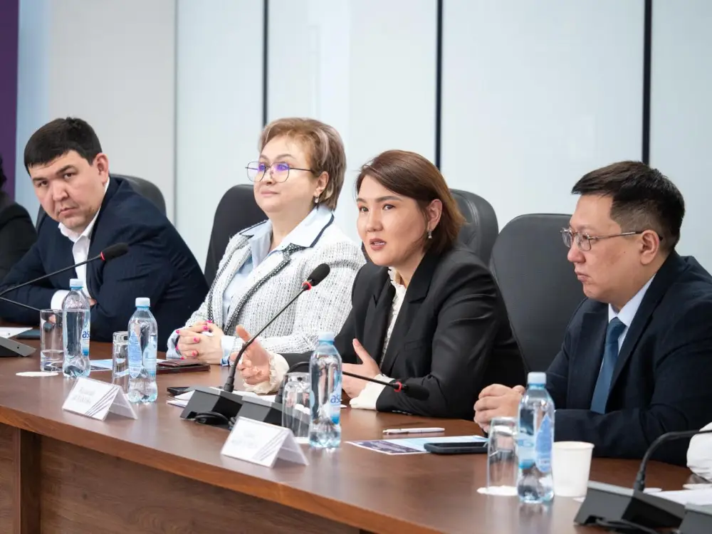 Экспертный клуб "Sarap" в Астане обсуждает ключевые аспекты внедрения новой Конституции Казахстана {city2}