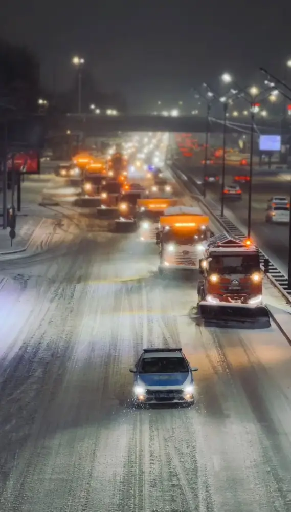 В Алматы коммунальные службы усилили работу из-за снегопада, mobilизировав 75 бригад и 1225 единиц техники {city2}