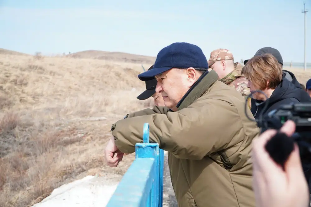 Аким Акмолинской области ознакомился с ходом противопаводковых мероприятий в г. Кокшетау (7)