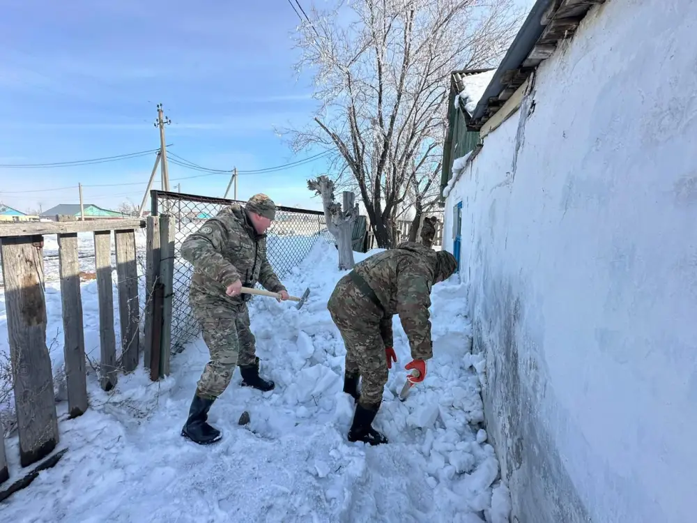 Национальная гвардия МВД РК активно участвует в борьбе с возможными подтоплениями в Аркалыке {city2}