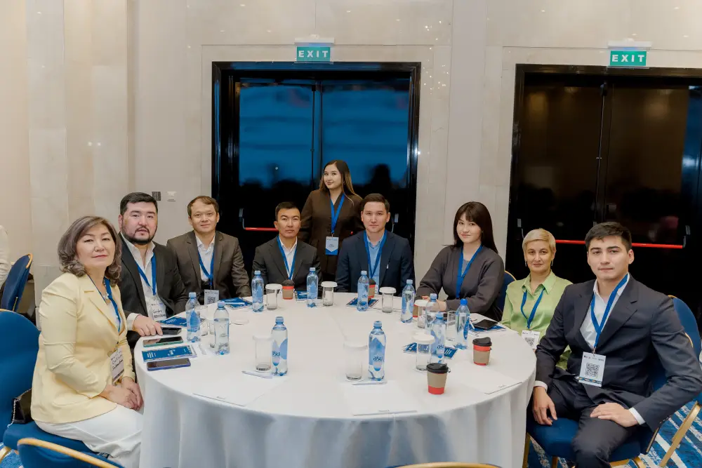 Сотрудники Бюро прокладывают мосты в мире английского языка с программой C5+ONE {city2}